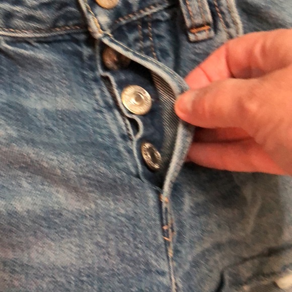 Abercrombie & Fitch Ames Low Rise Boyfriend Short - Picture 5 of 10